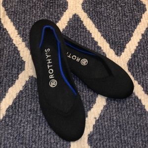 Rothys black round toe size 7.5.